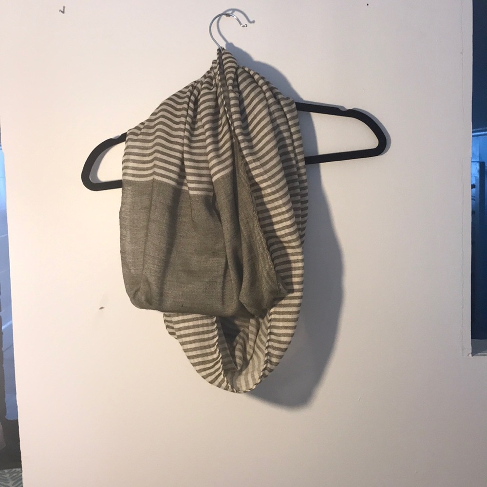 Forest green infinity scarf